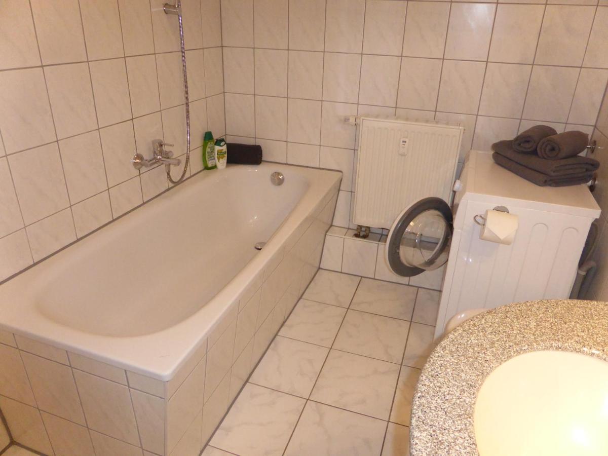 Ferienwohnung Friedrich Schiller, 2 Schlafzimmer, Balkon,Kostenloses Wifi, Naehe Zentrum, Йена Екстериор снимка